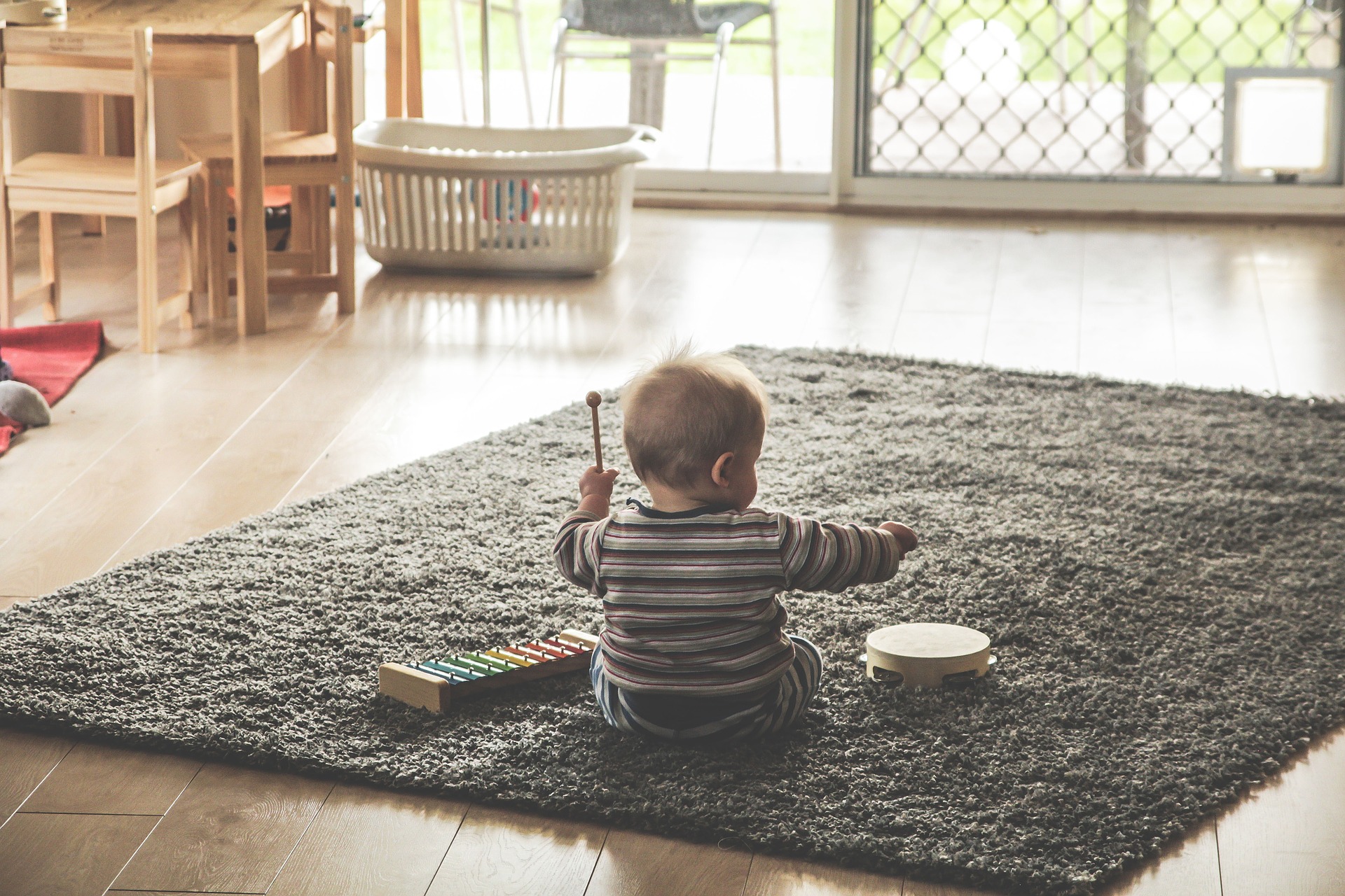 children learning music